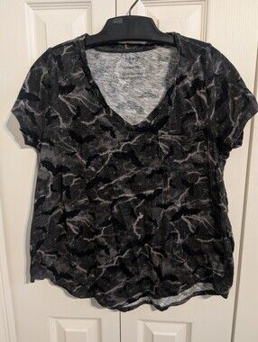 Torrid Classic Fit T-shirt Bats And Lightning
